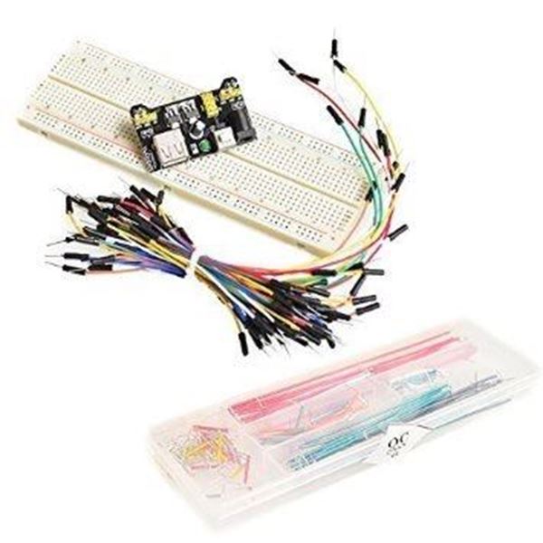 Foto de Protoboard de 830 pines + cables de conexión y puente + Modulo de alimentación