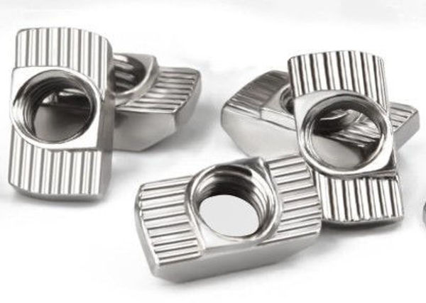 Tuerca martillo ranura 6, tipo-B tamaño M4